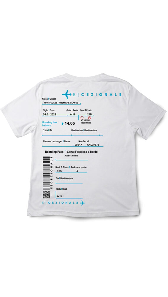 TravelTee Bianca oversize, vista retro con la stampa del boarding pass, render digitale