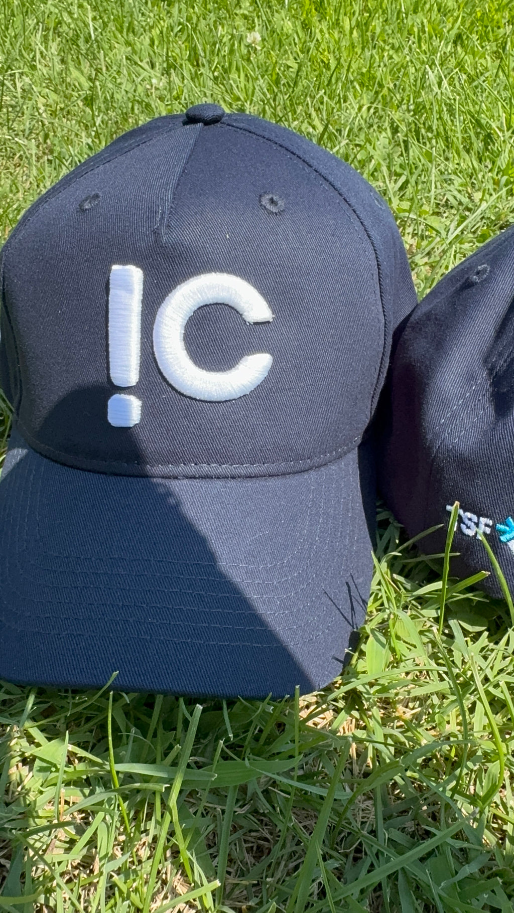 Cliente indossa il TravelCap Navy, foto reale