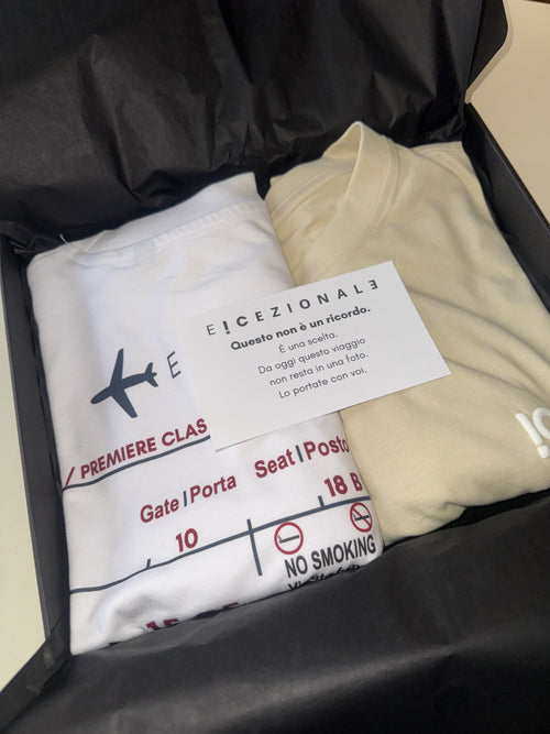 TravelBox aperto con le due TravelTee personalizzate e la card di benvenuto E!CEZIONALE