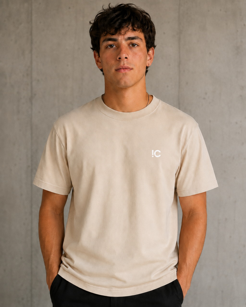 TravelTee Beige regular, vista fronte, mockup grafico